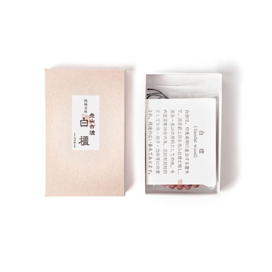 Bracelet de perles de prière en bois de santal L<br>par Yamada-Matsu