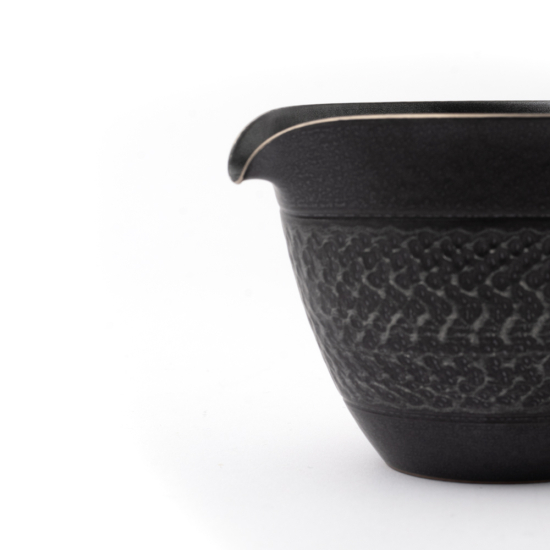 Jingdezhen Iron Glaze Gong Dao Bei